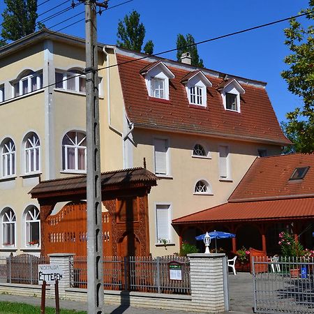 Nosztalgia Hotel Балатонсарсо Экстерьер фото